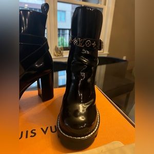 Louis Vuitton Patent gold Logo Star Trail Ankle Boots - Size 38